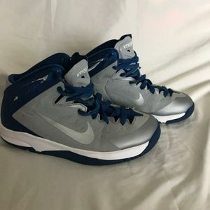 Boys Size 6.5 Nike HyperQuickness Basketball Shoes